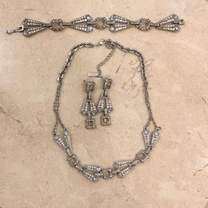 Jewelmint Necklace, bracelet and earrings set